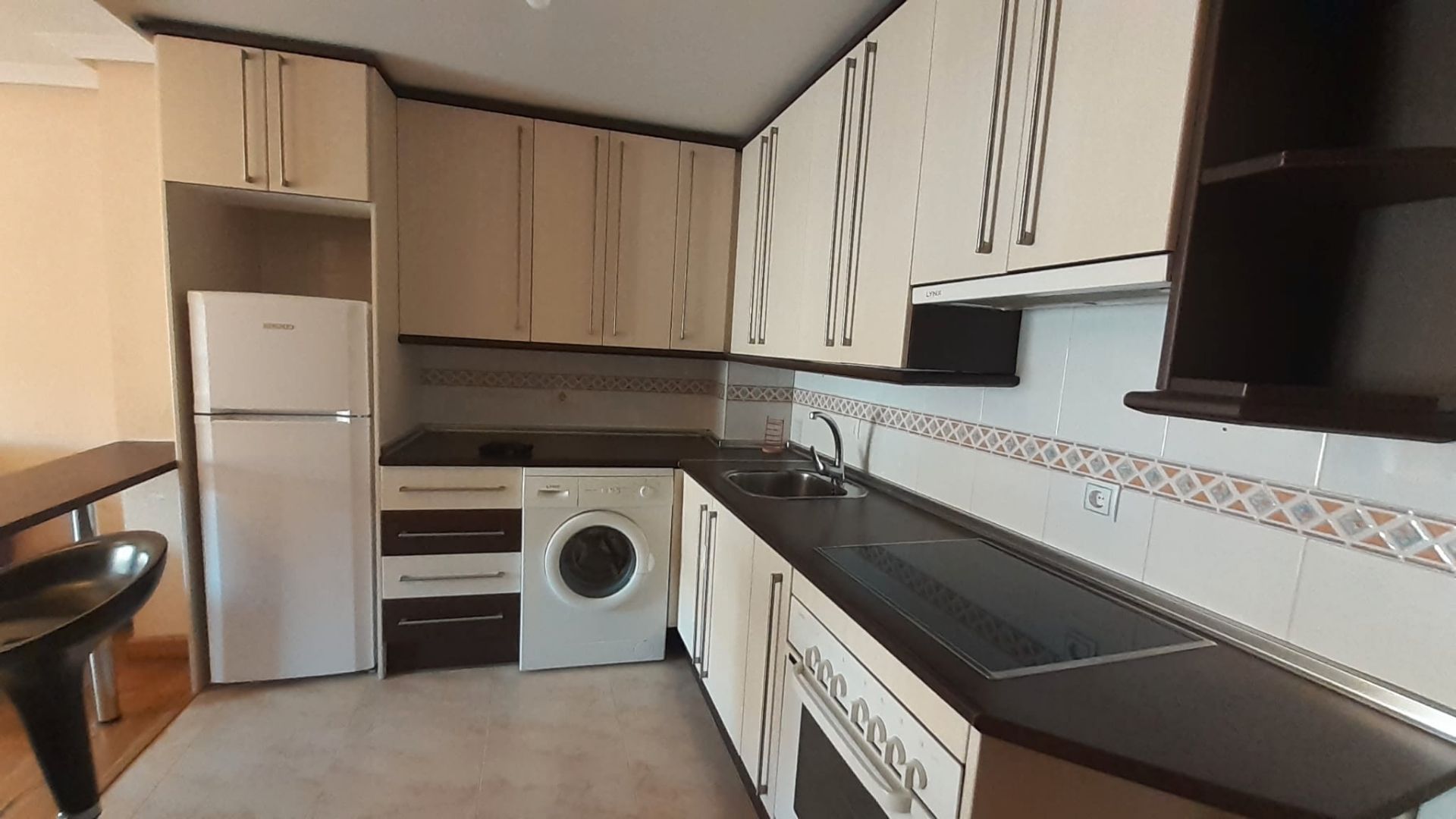 Cuina de Apartament de lloguer en Calvarrasa de Abajo amb Calefacció, Parquet i Moblat