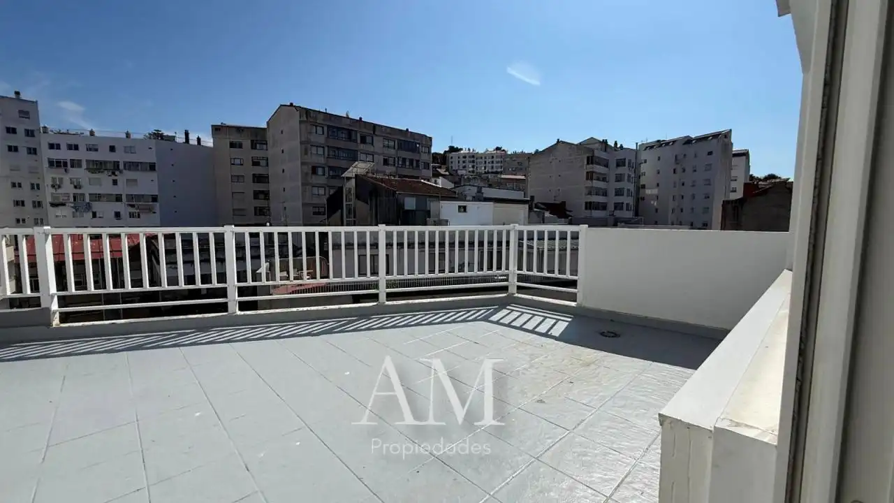 Terrassa de Dúplex en venda en Vigo  amb Calefacció, Terrassa i Traster