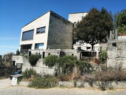 Vista exterior de Casa o xalet en venda en Cangas  amb Terrassa i Balcó