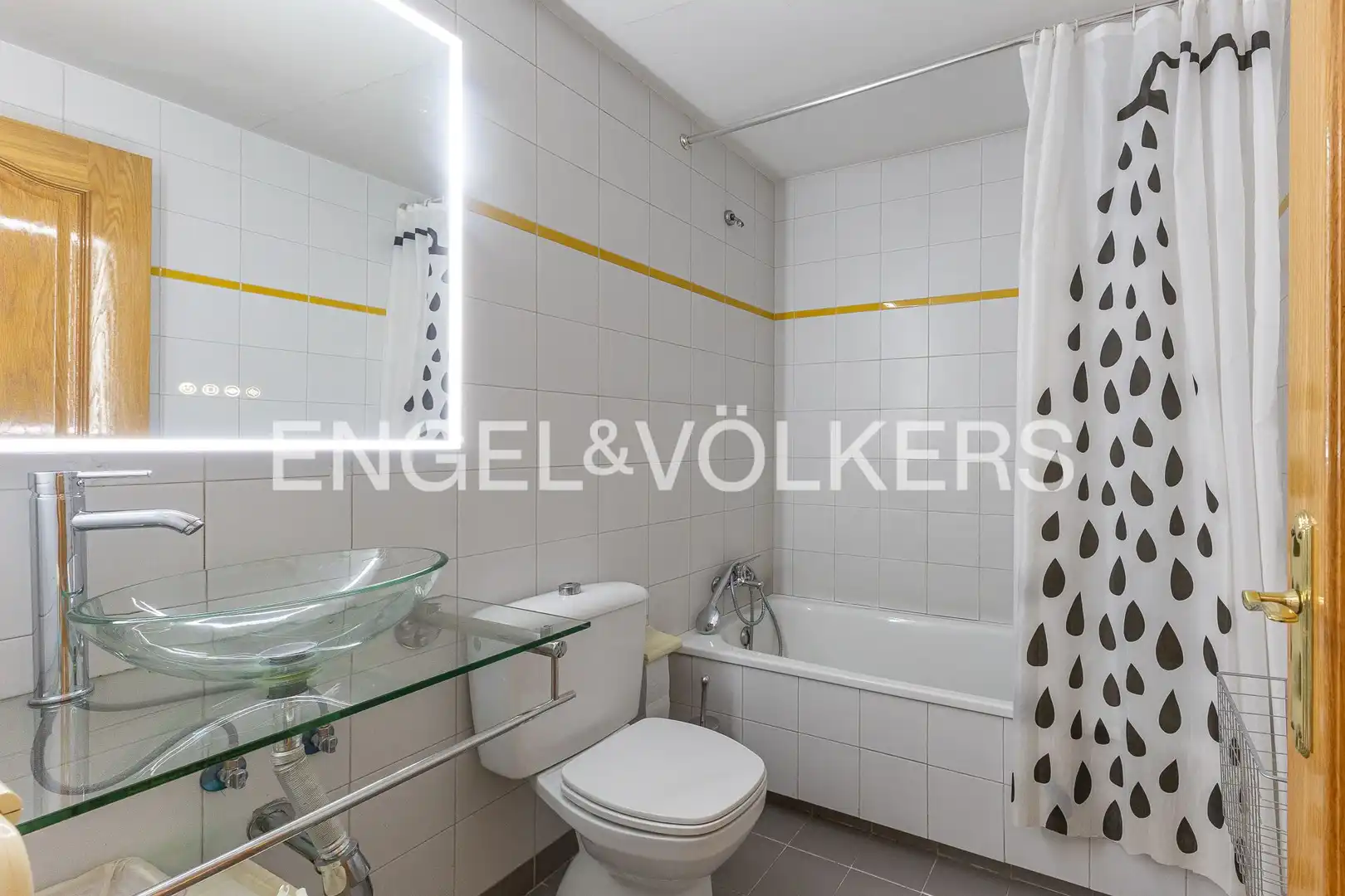 Baño de Piso en venta en Madrid con Aire acondicionado, Calefacción y Piscina