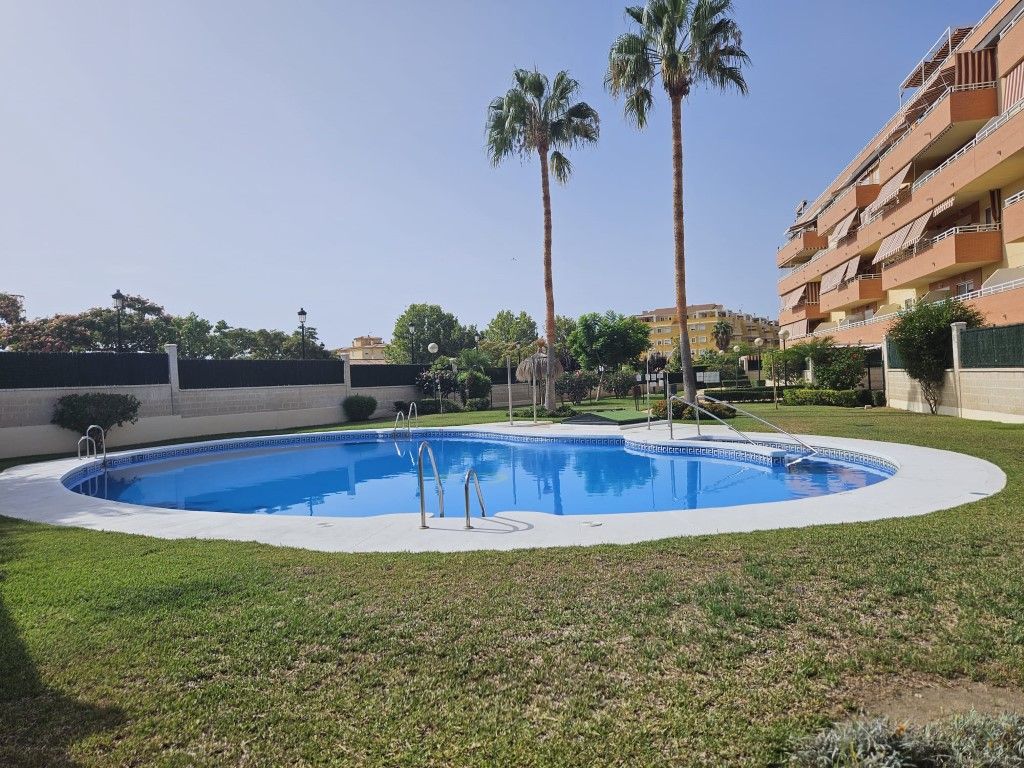 Piscina de Pis en venda en Algarrobo amb Aire condicionat, Terrassa i Piscina