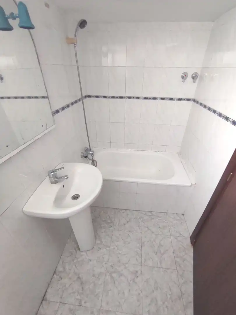 Badezimmer von Wohnungen zum Verkauf in Lloret de Mar mit Klimaanlage, Heizung und Terrasse
