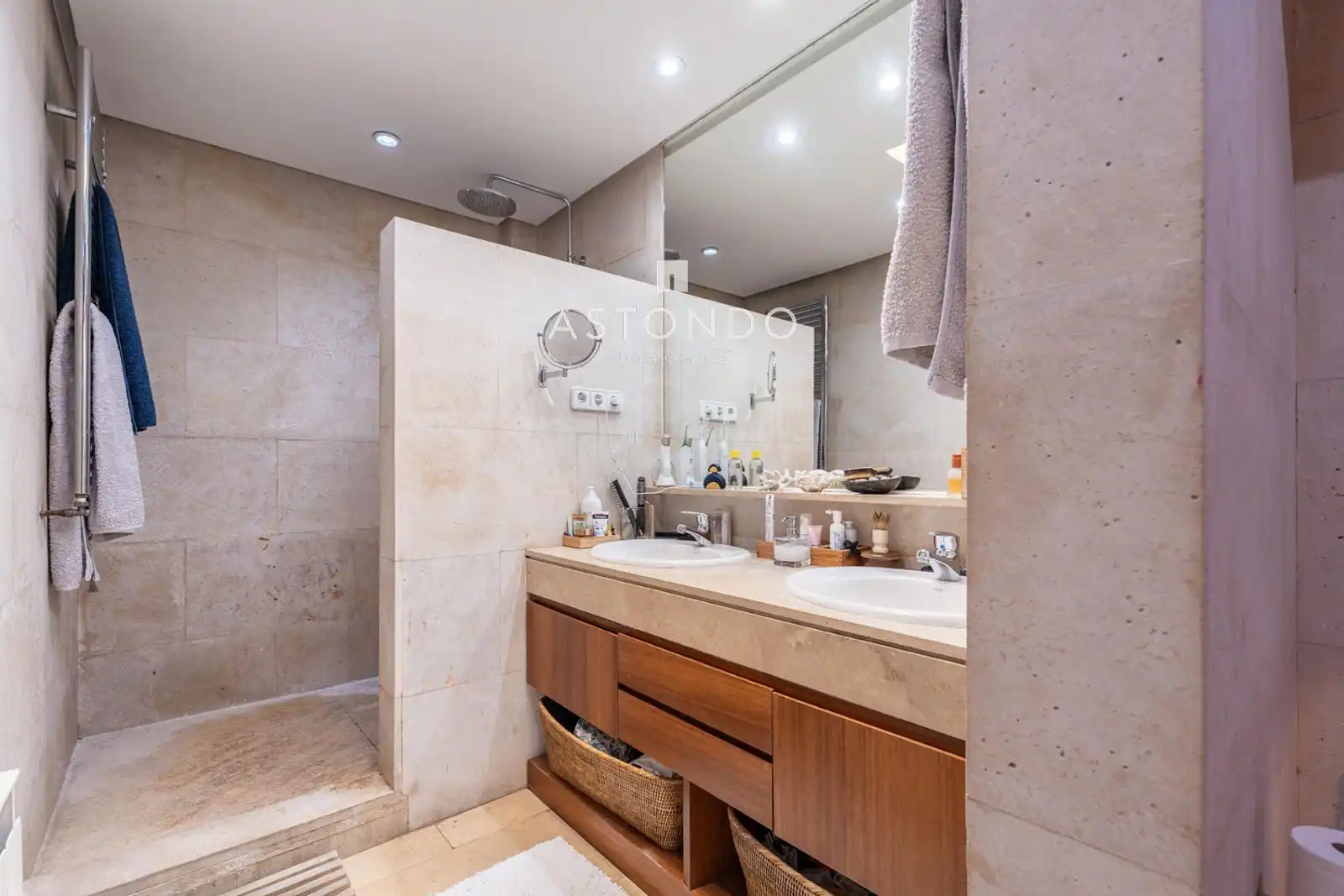 Baño de Casa adosada en venta en Madrid con Aire acondicionado, Calefacción y Parquet