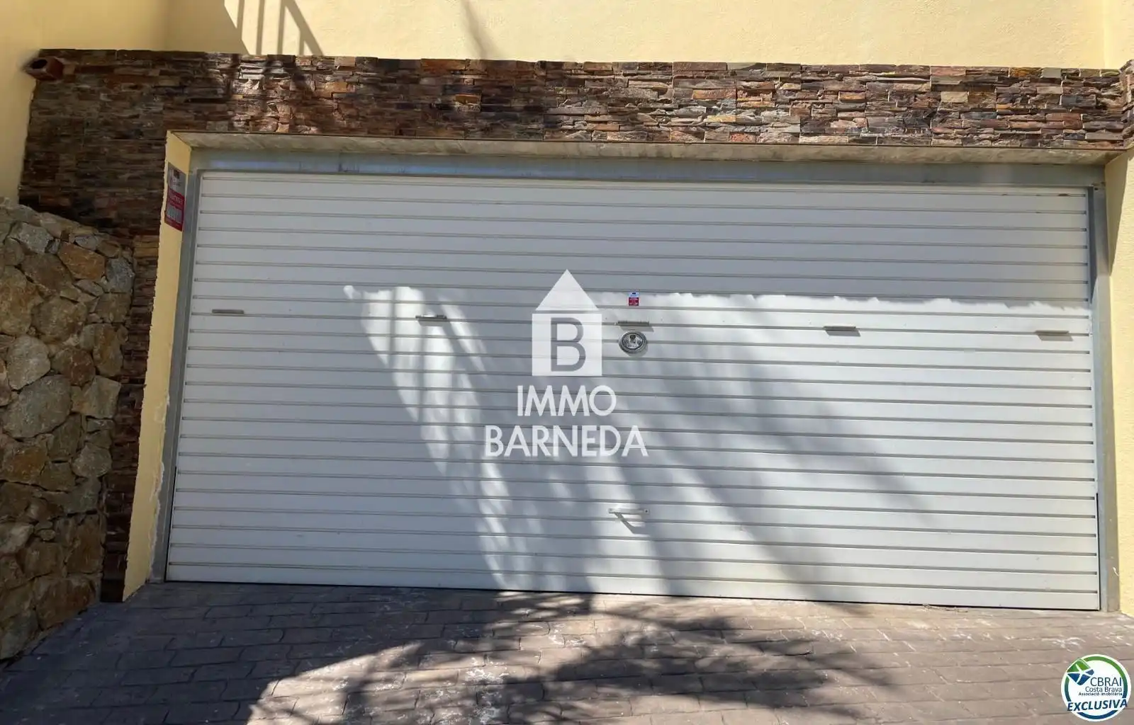 Aparcament de Casa o xalet en venda en Roses amb Calefacció, Jardí privat i Terrassa