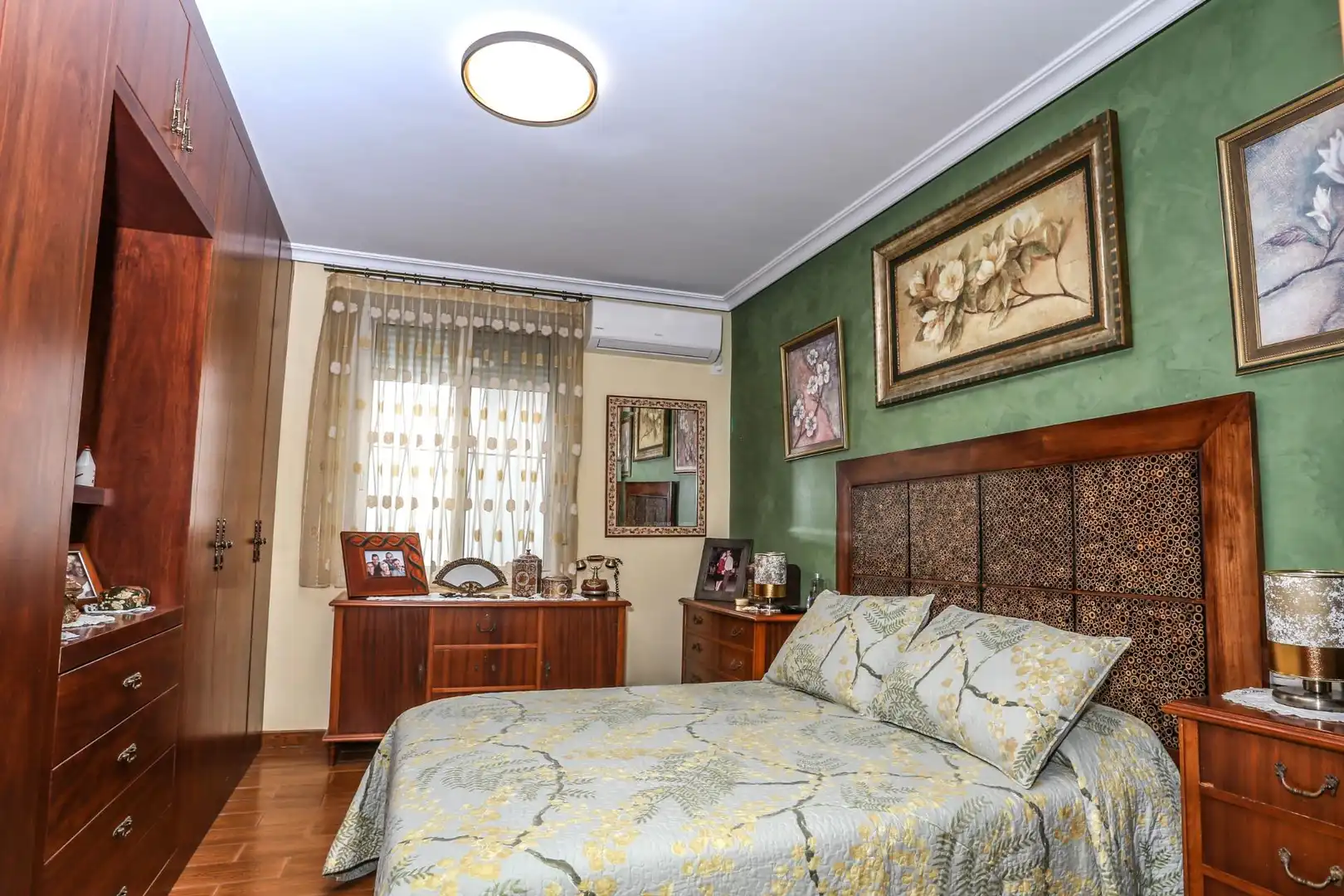 Dormitori de Casa o xalet en venda en Elda amb Aire condicionat, Calefacció i Jardí privat