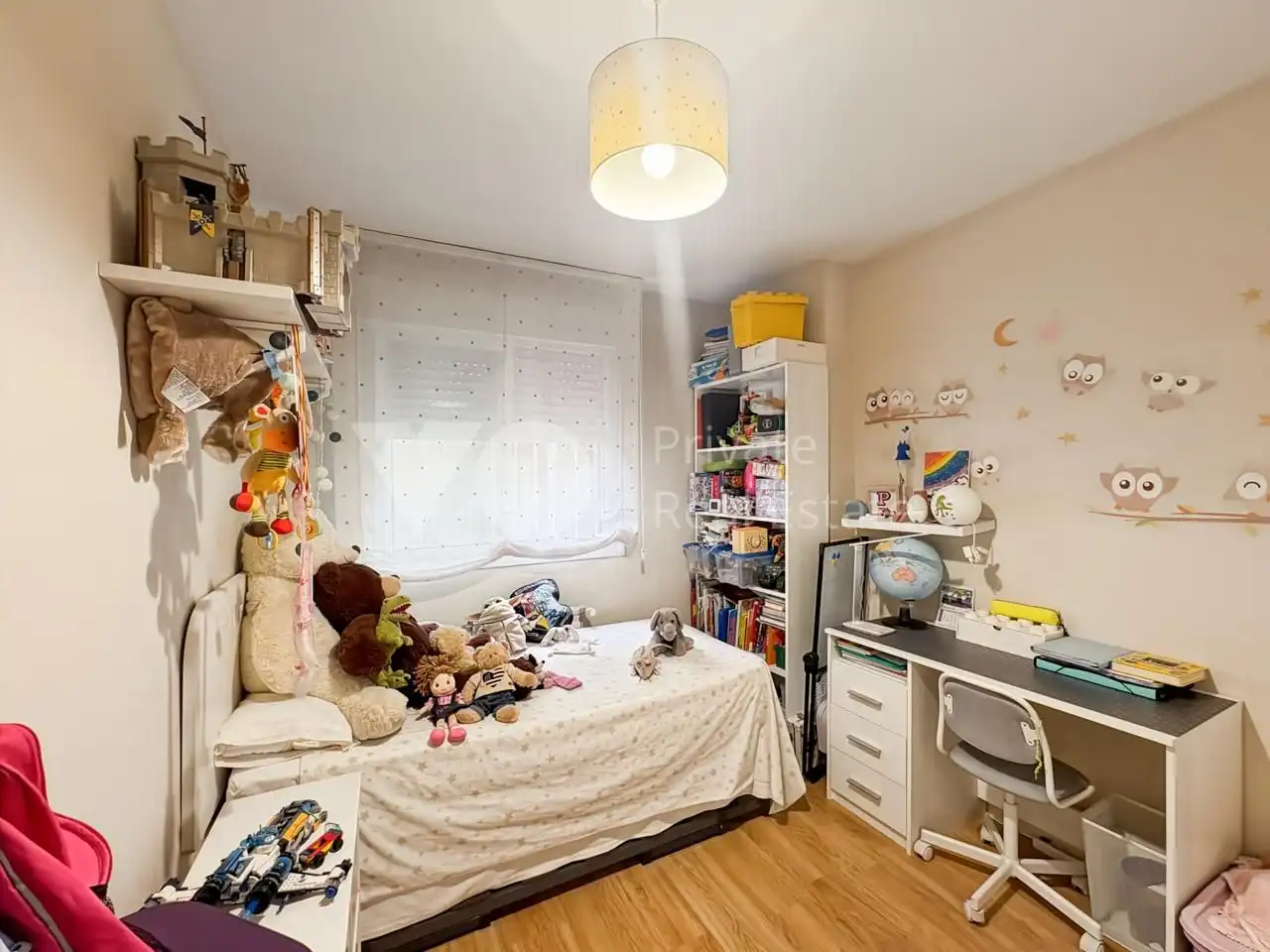 Habitación de Planta baja en venta en Boadilla del Monte con Aire acondicionado, Calefacción y Jardín privado