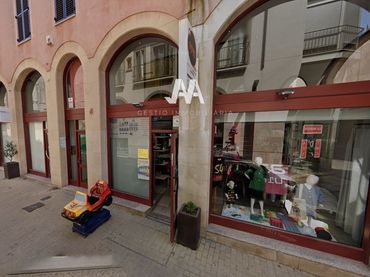 Locale commerciale in vendita a Centre