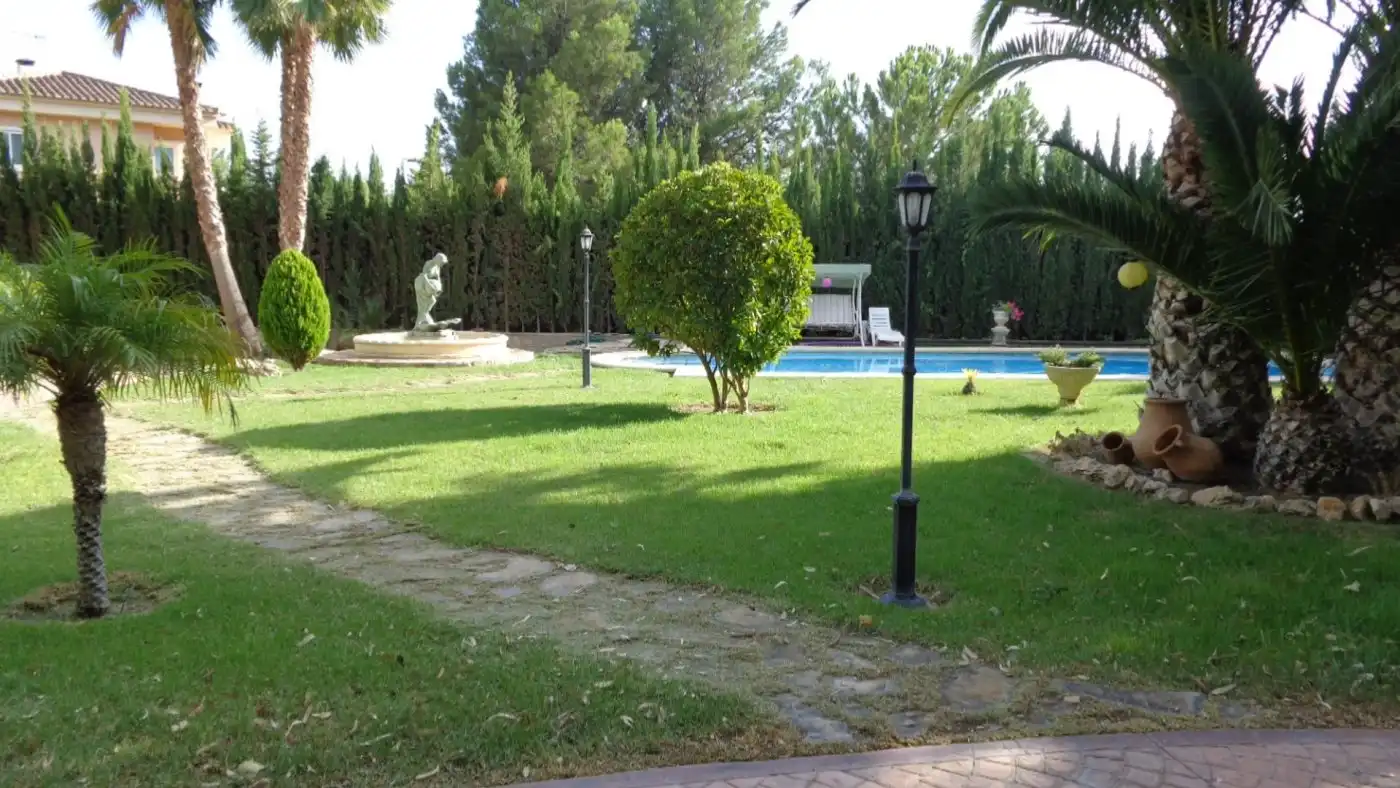 Jardín de Casa o chalet en venta en Petrer con Aire acondicionado, Calefacción y Jardín privado