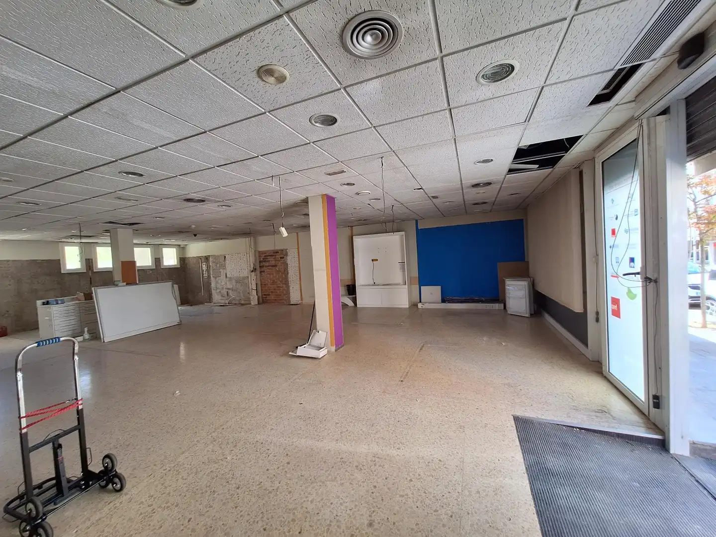 LOCAL COMERCIAL EN ZONA DE PAS, imatge 2
