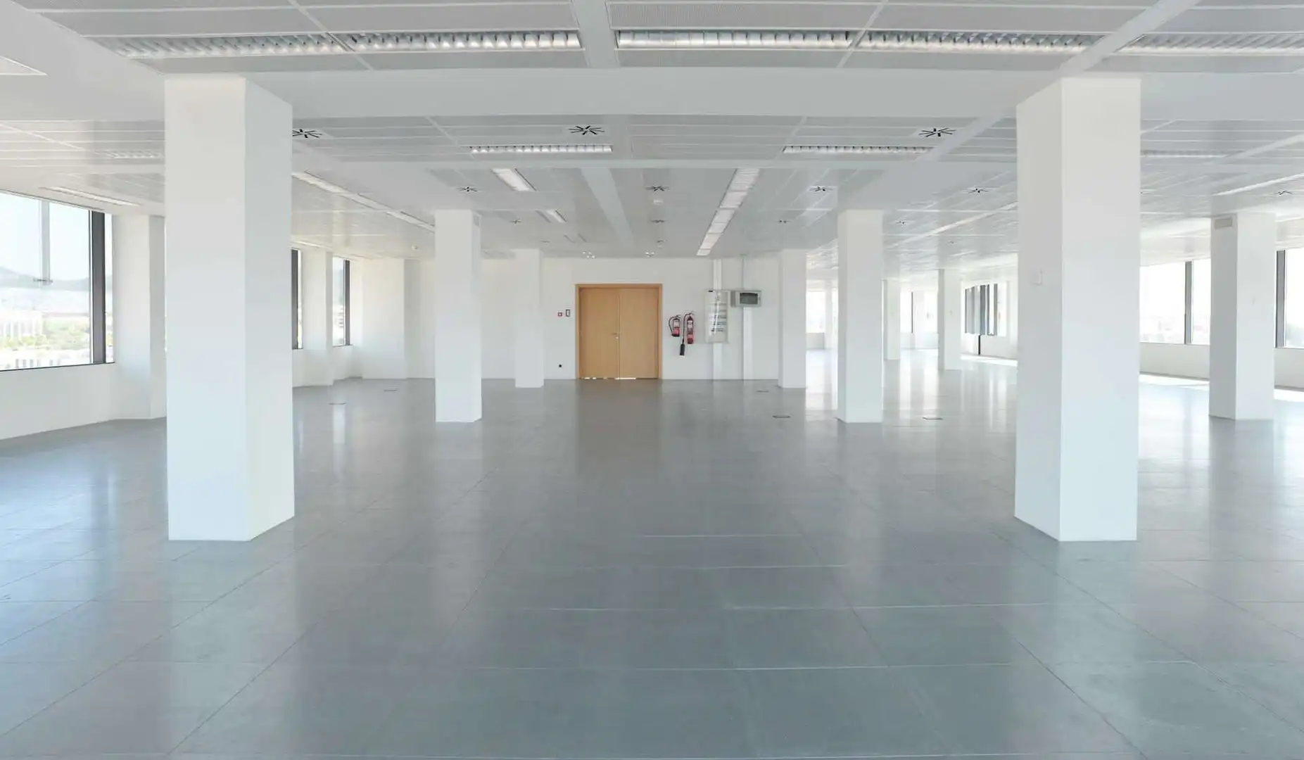 Oficina de alquiler en Cornellà de Llobregat con Aire acondicionado, Calefacción y Terraza