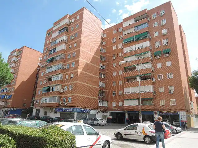 Pis amb ascensor en venda a Plaza de Panticosa 6