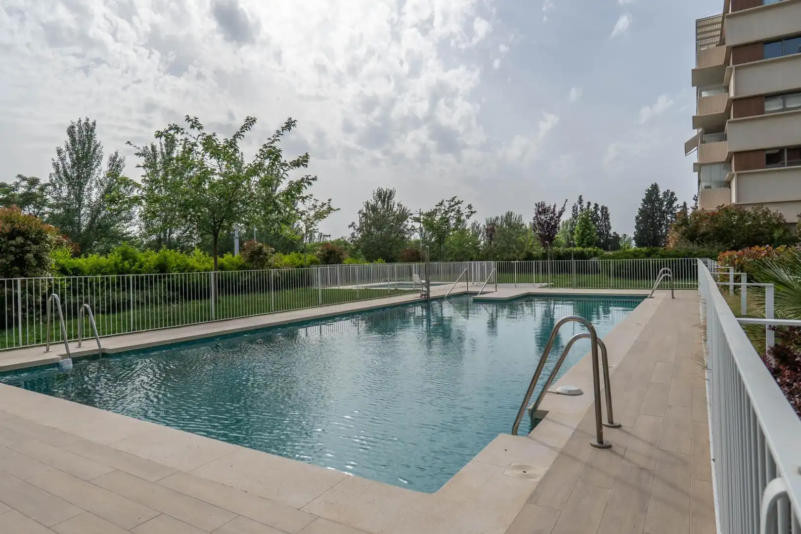 Schwimmbecken von Wohnung zum Verkauf in Granada mit Heizung, Möbliert und Gemeinschaftspool
