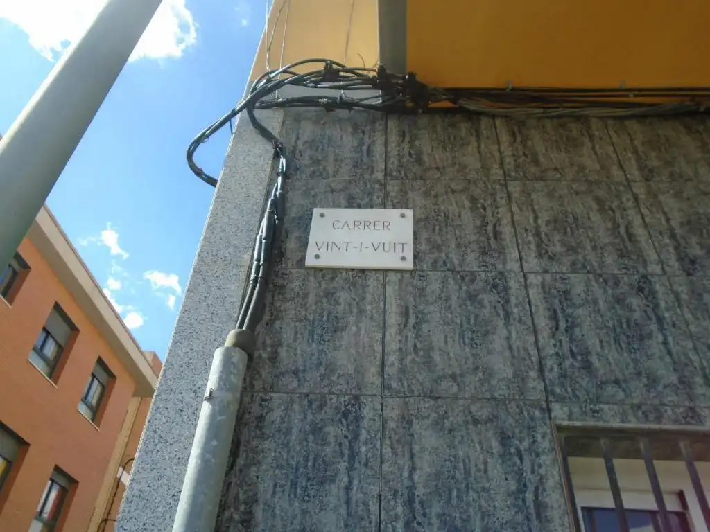 Aparcament amb ascensor en venda a C/ Vint i vuit, imagen 9