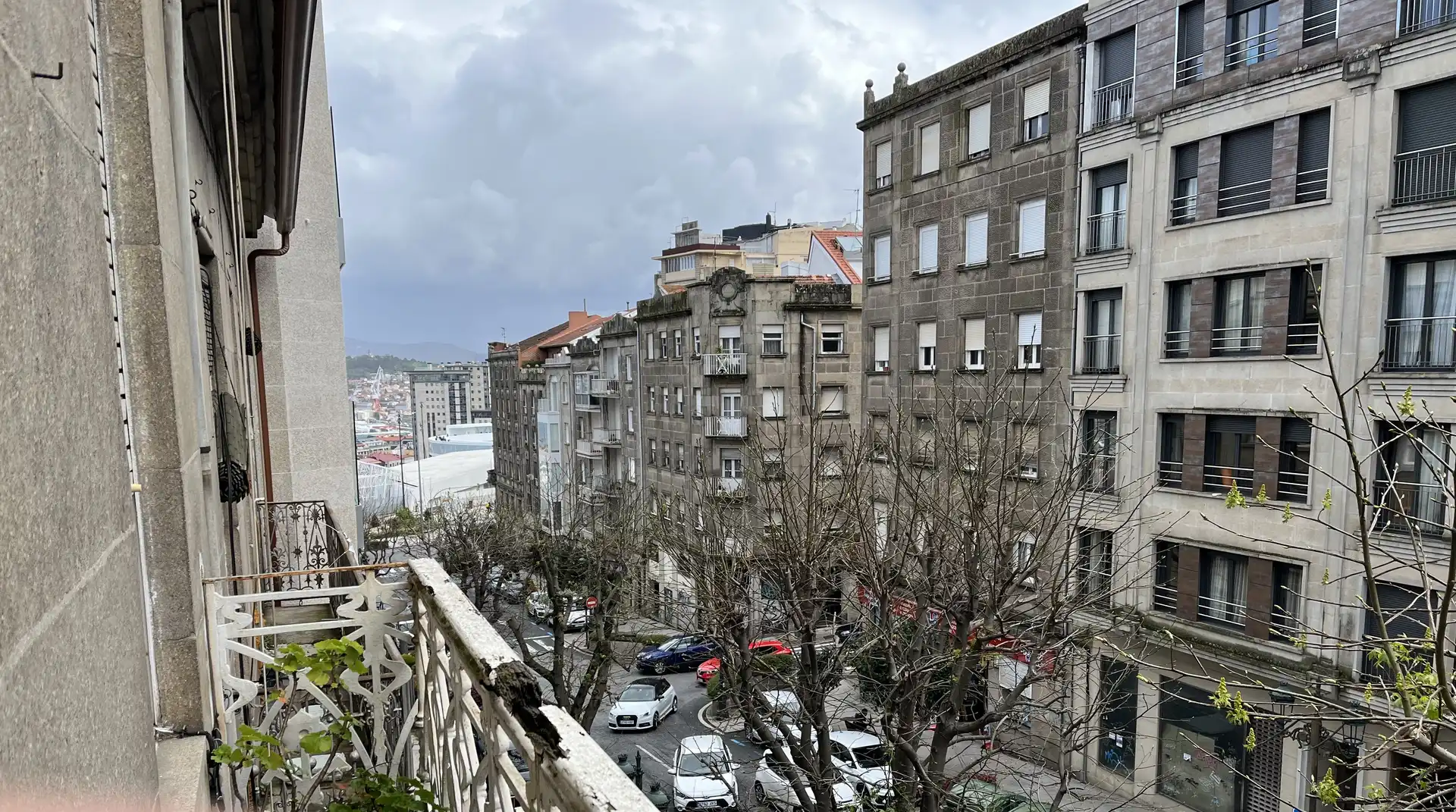Vista exterior de Edificio en venta en Vigo 