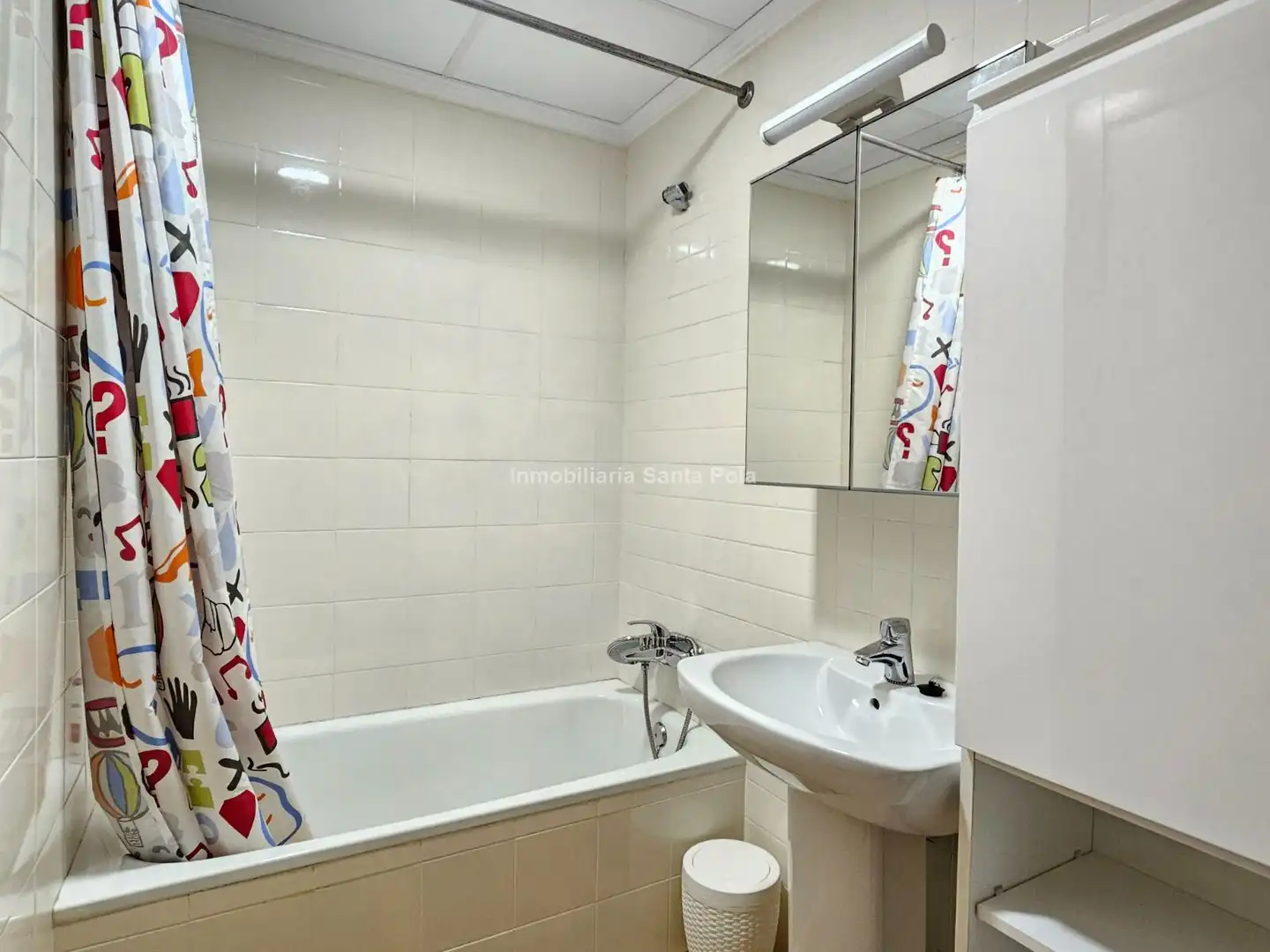 Badezimmer von Dachboden zum Verkauf in Santa Pola mit Klimaanlage, Heizung und Terrasse
