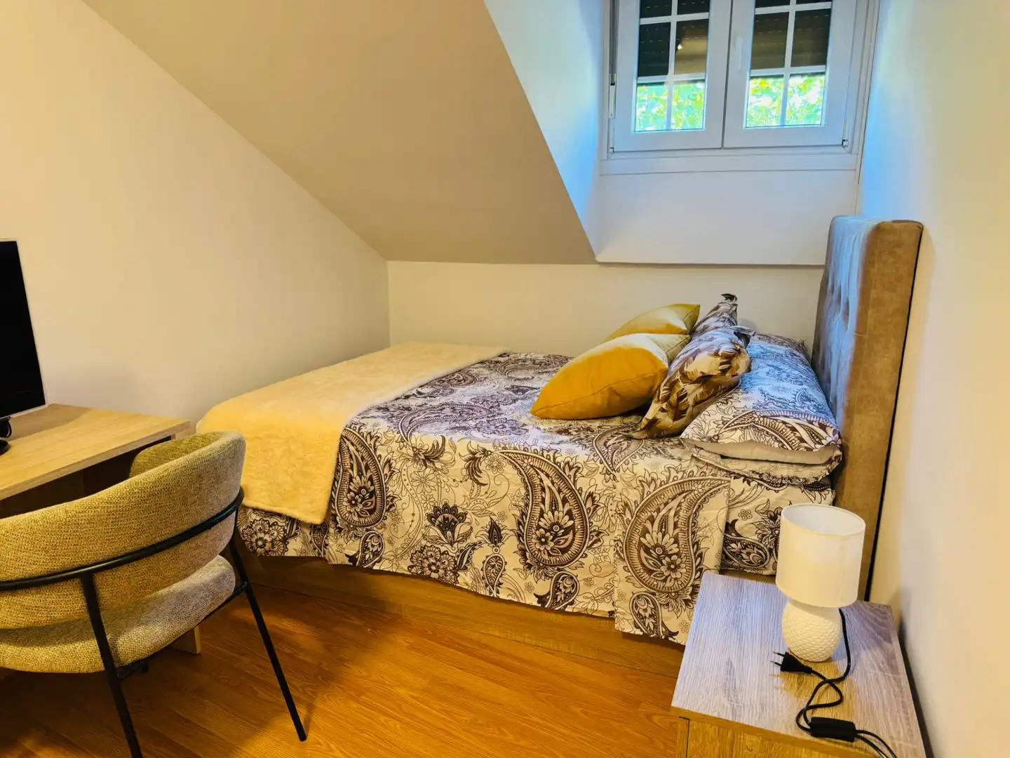 Bedroom of Duplexes for rent in Sevilla la Nueva  with Air Conditioner, Heating and Storage room