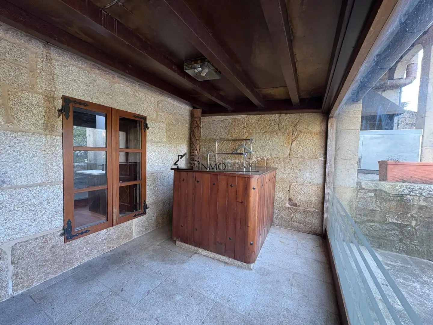 Terrassa de Casa o xalet en venda en Pontevedra Capital  amb Jardí privat
