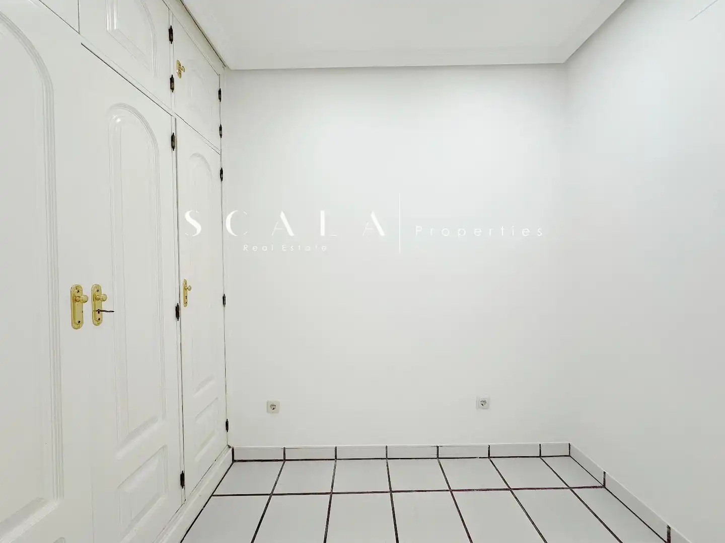 Schlafzimmer von Dachboden zur Miete in Madrid mit Klimaanlage, Heizung und Schwimmbad