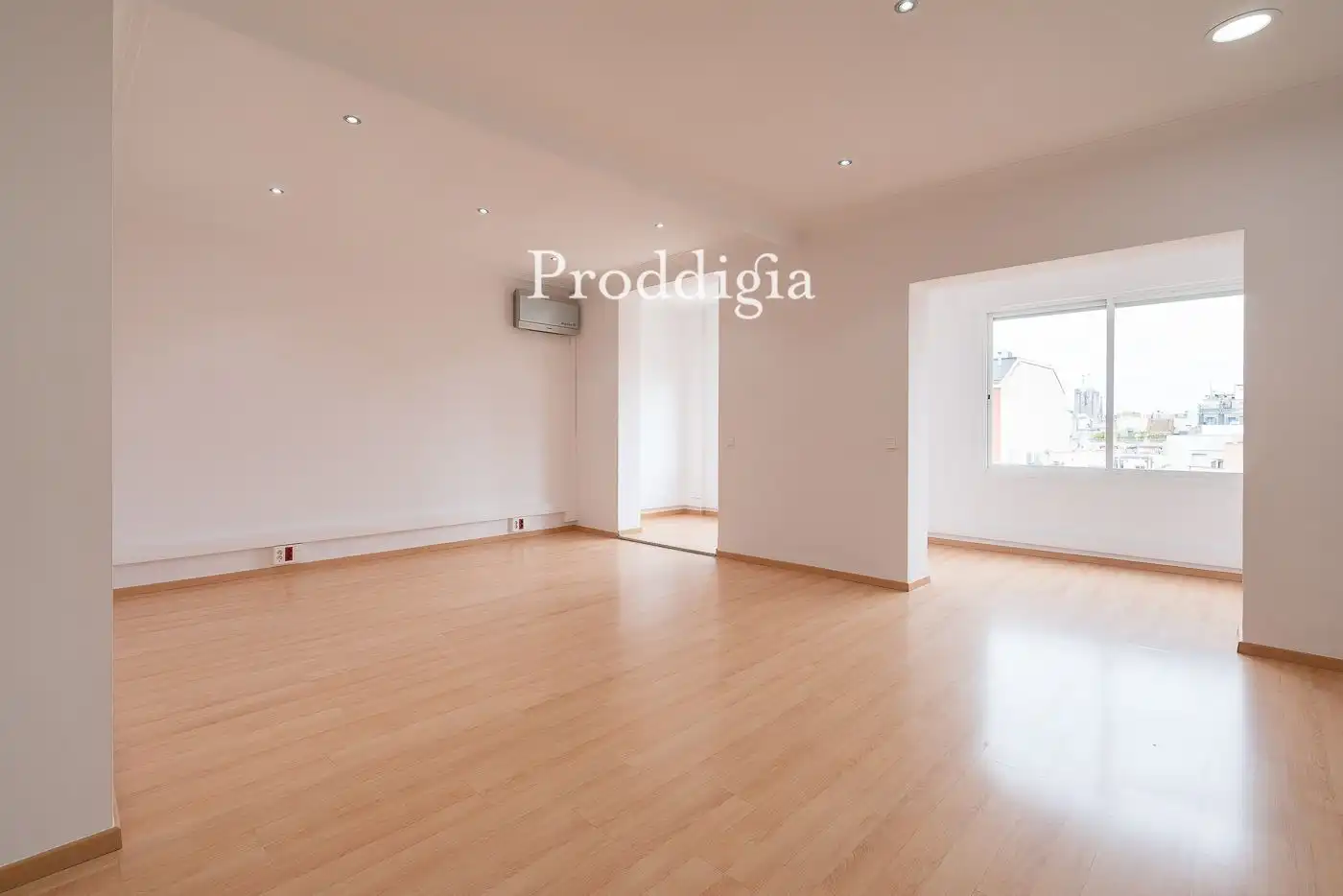 Office for rent in Barcelona  with Air Conditioner and Heating