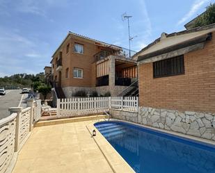 Vista exterior de Casa o xalet en venda en Castellbisbal amb Aire condicionat, Terrassa i Piscina