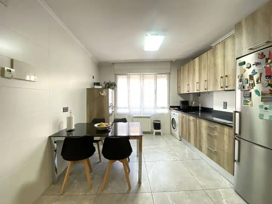 Küche von Wohnung zum Verkauf in Vitoria - Gasteiz mit Heizung, Parkett und Abstellraum