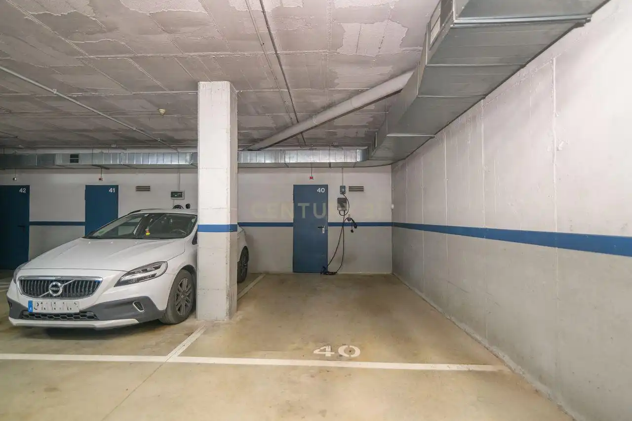 Parking de Apartamento en venta en Molins de Rei con Aire acondicionado, Trastero y Balcón