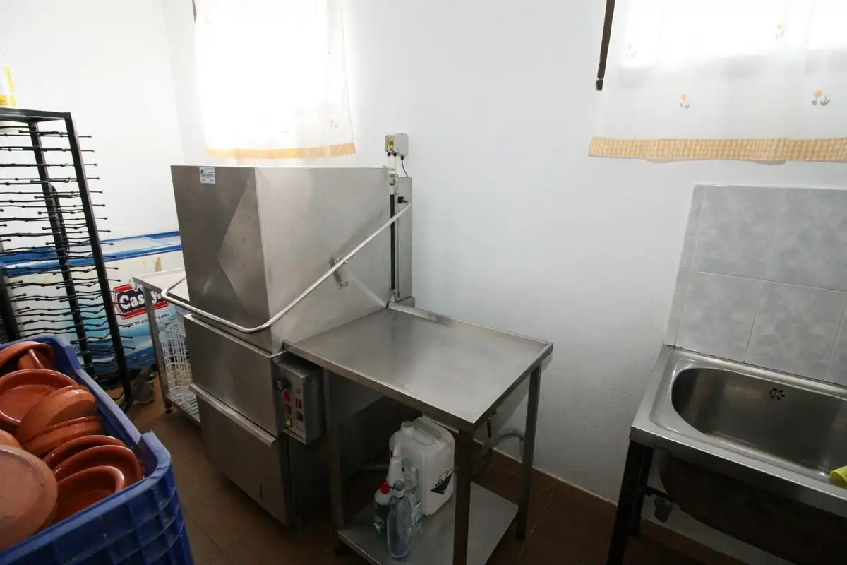 Cuina de Local en venda en Mombeltrán amb Aire condicionat