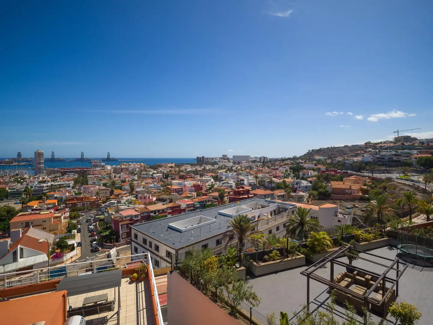 Vista exterior de Casa adosada en venda en Las Palmas de Gran Canaria amb Jardí privat, Terrassa i Traster
