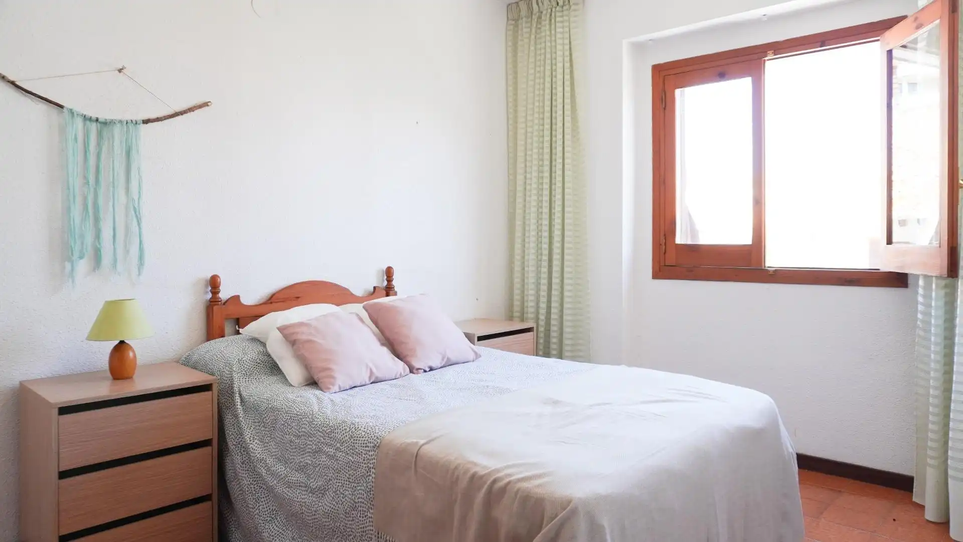 Schlafzimmer von Dachboden zum Verkauf in El Puig de Santa Maria mit Privatgarten, Terrasse und Balkon