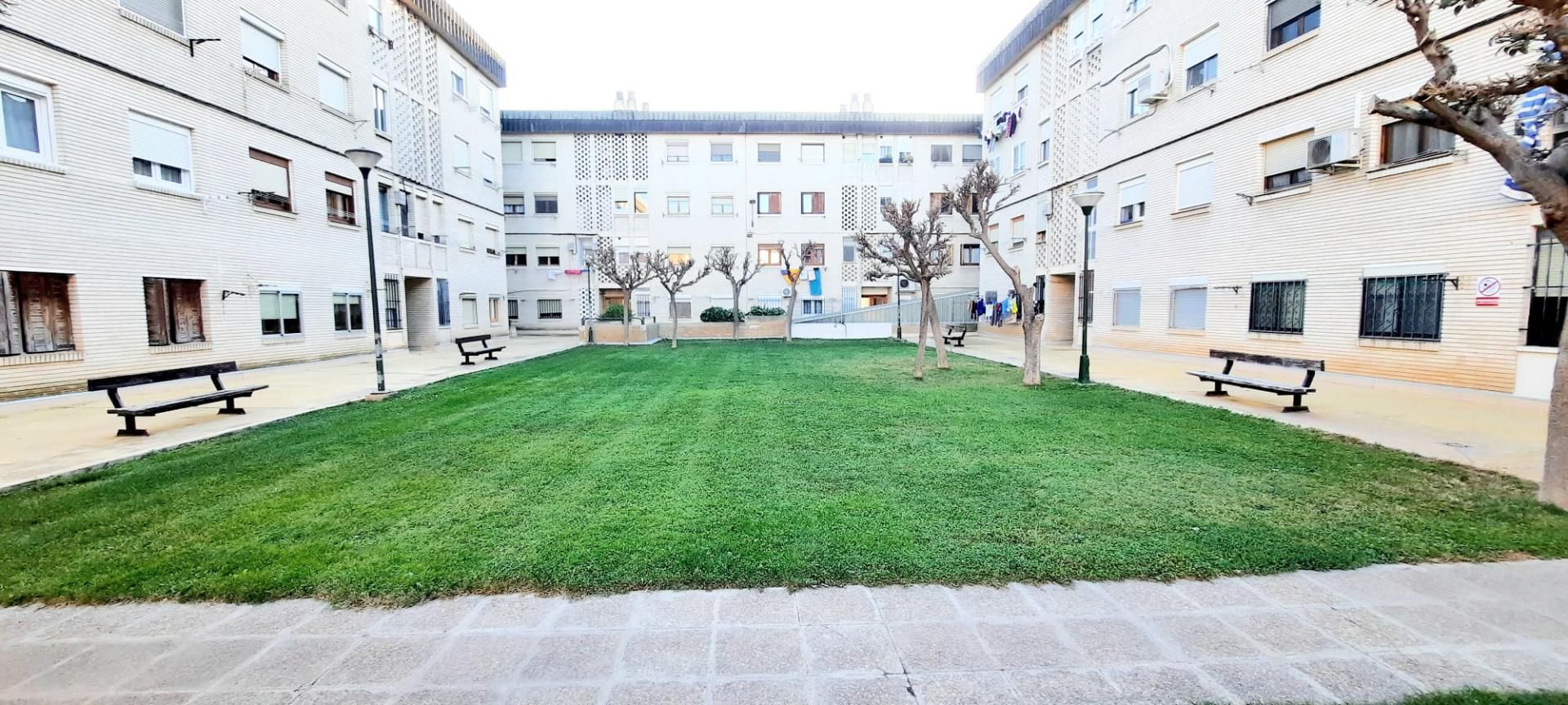 Vista exterior de Pis en venda en Utebo amb Piscina