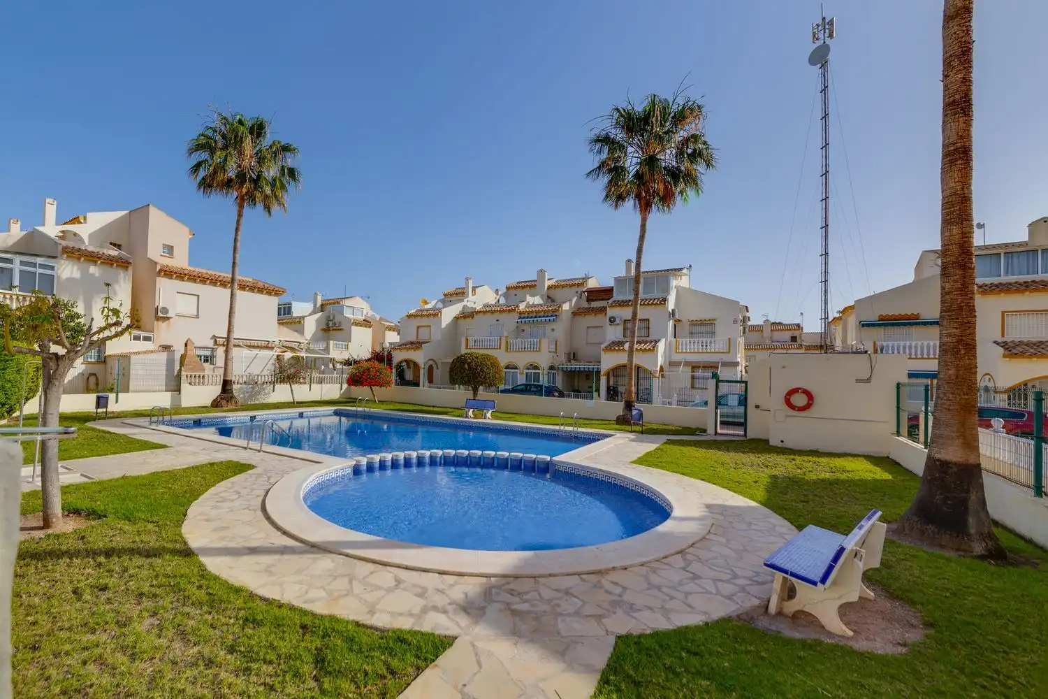 Casa aparellada amb terrassa en venda a Calle Cuerda 5, imagen 2