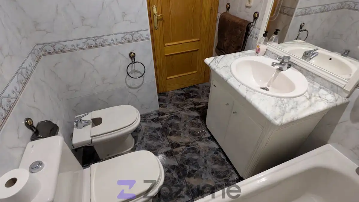 Baño de Piso de alquiler en Murcia con Aire acondicionado, Calefacción y Terraza