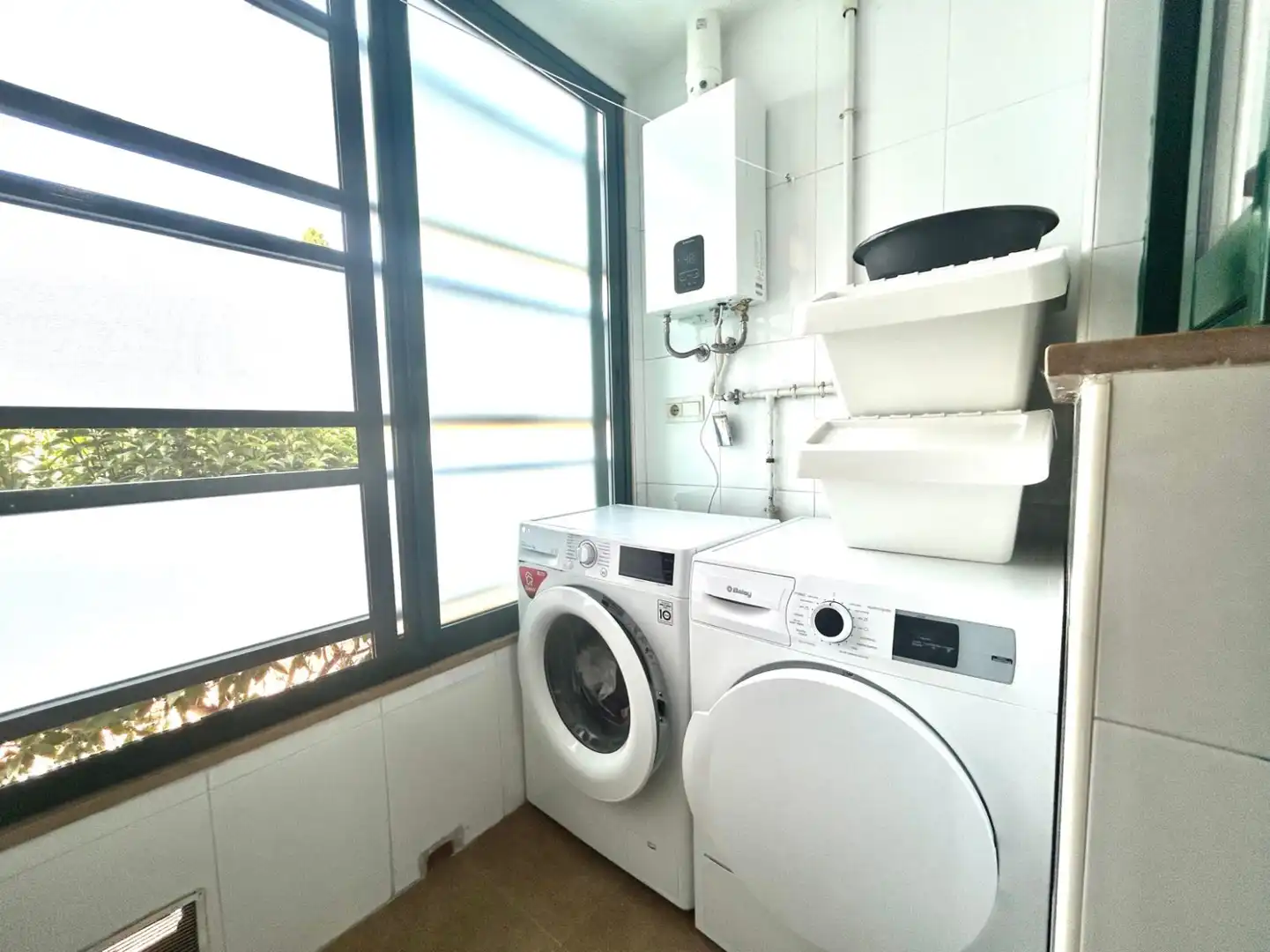 Balcony of Flat for sale in Silla  with Air Conditioner, Storage room and Swimming Pool
