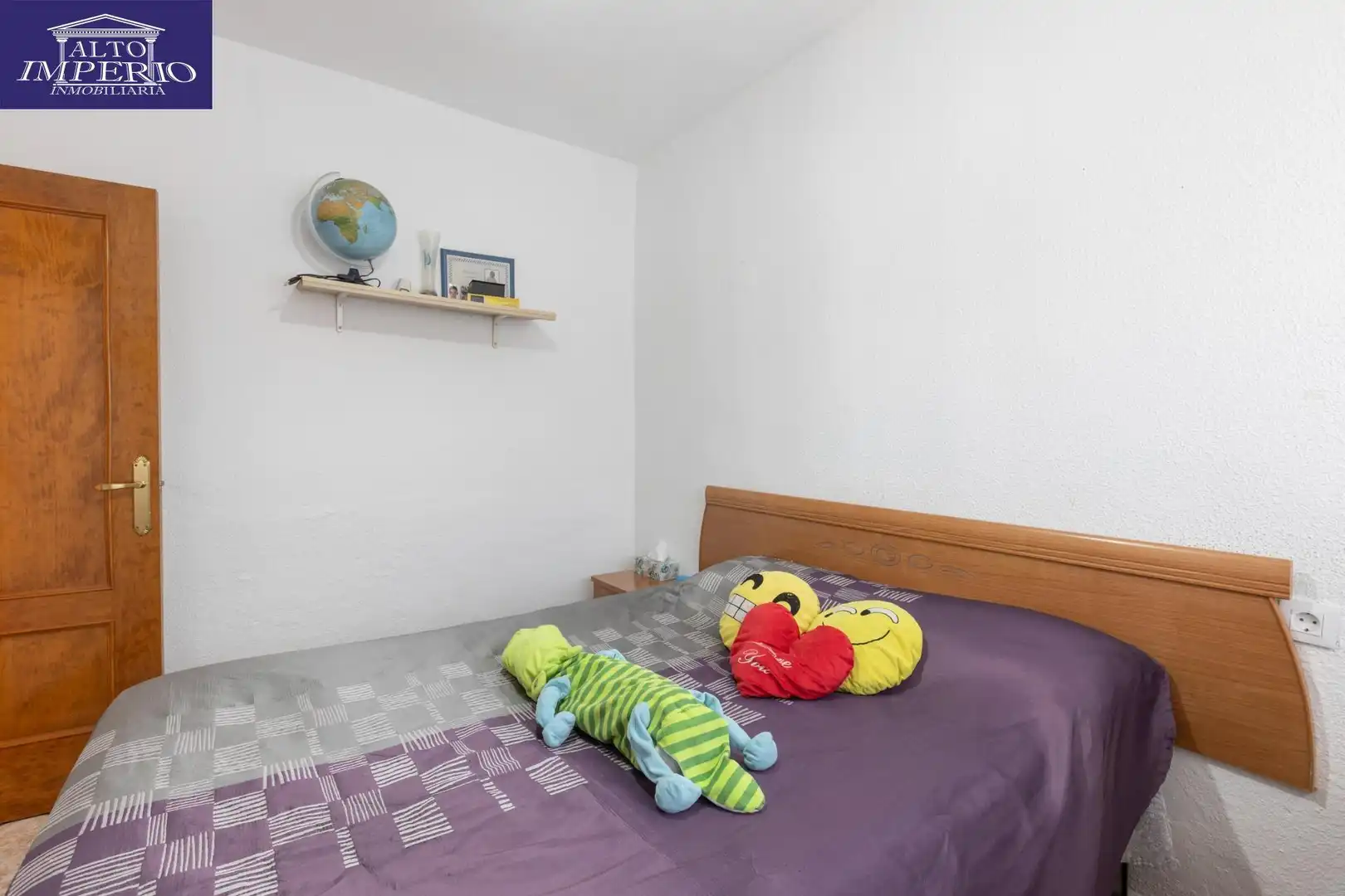 Dormitori de Casa o xalet en venda en La Zubia amb Terrassa