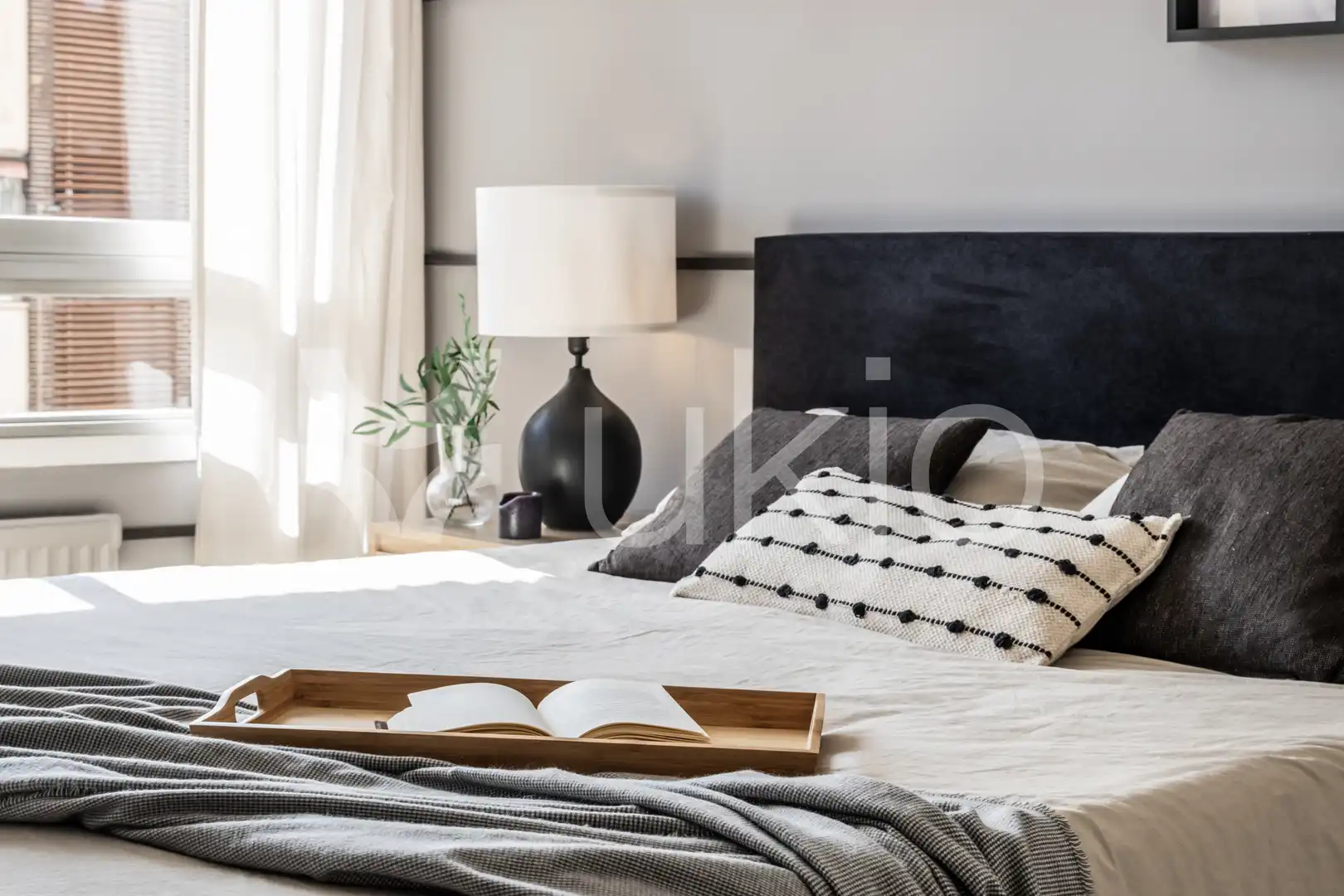 Dormitori de Apartament de lloguer en Madrid amb Aire condicionat, Calefacció i Moblat