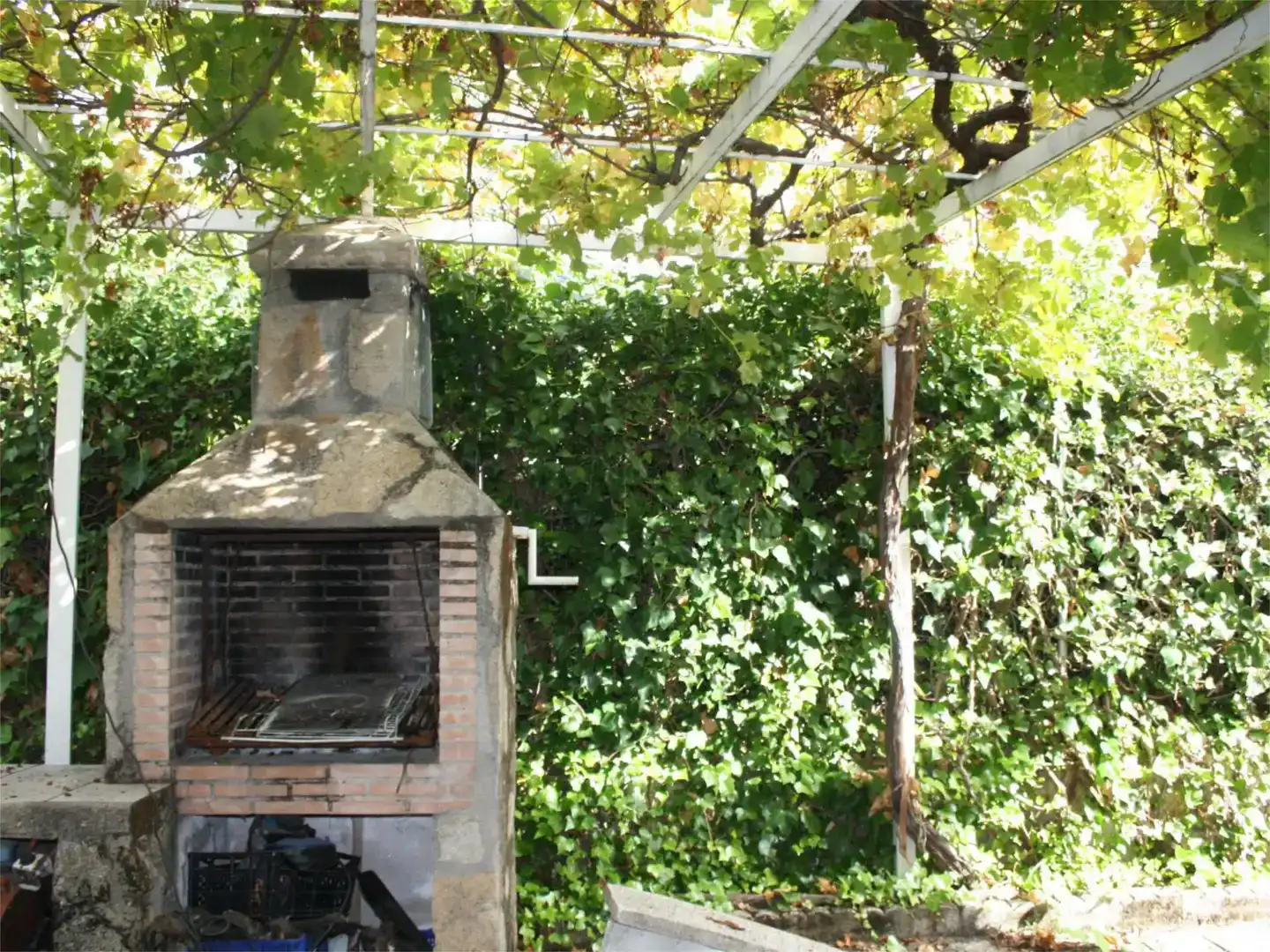 Jardí de Casa o xalet en venda en La Adrada  amb Aire condicionat, Piscina i Balcó