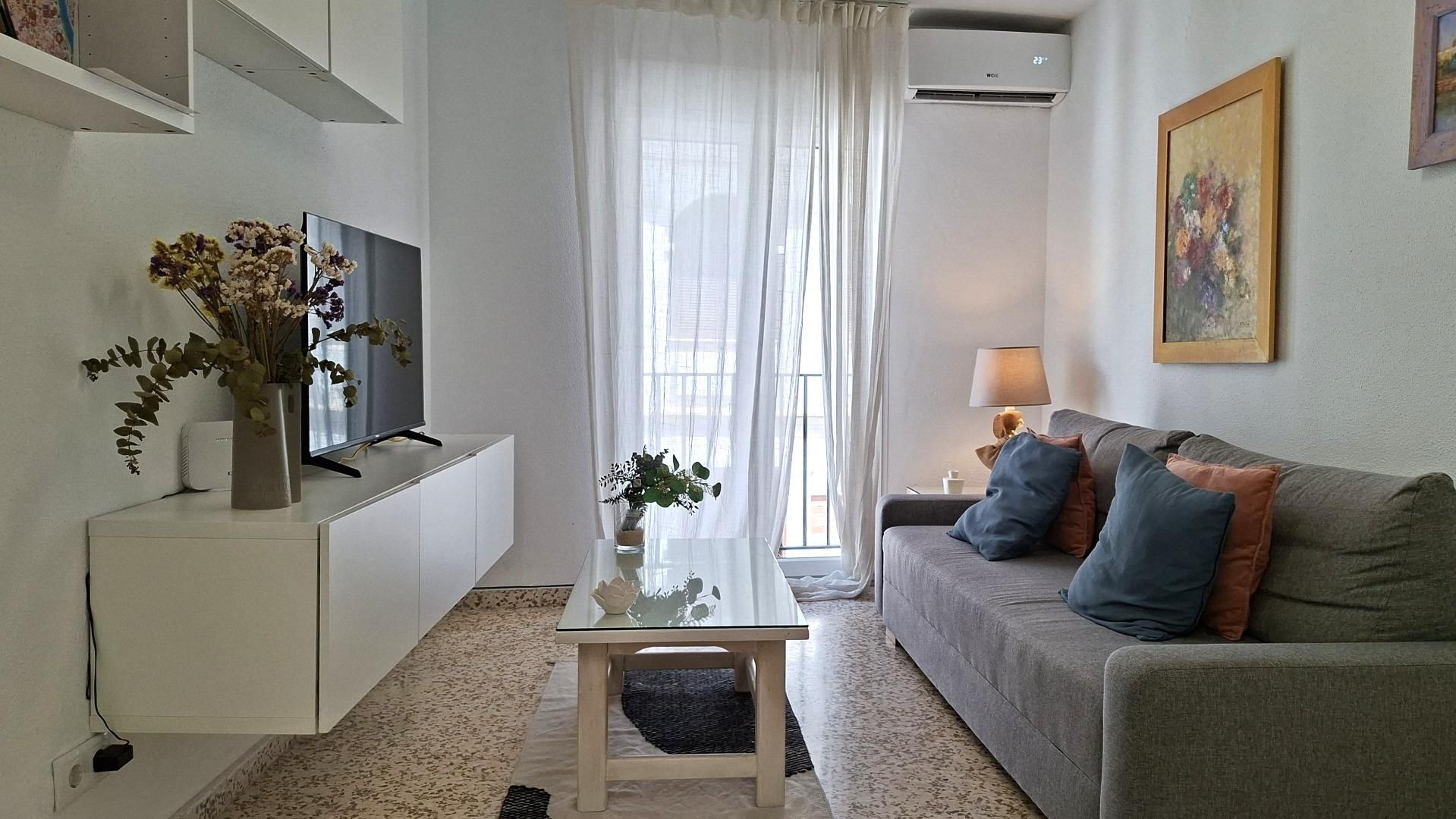 Sala d'estar de Dúplex en venda en  Sevilla Capital amb Aire condicionat i Balcó