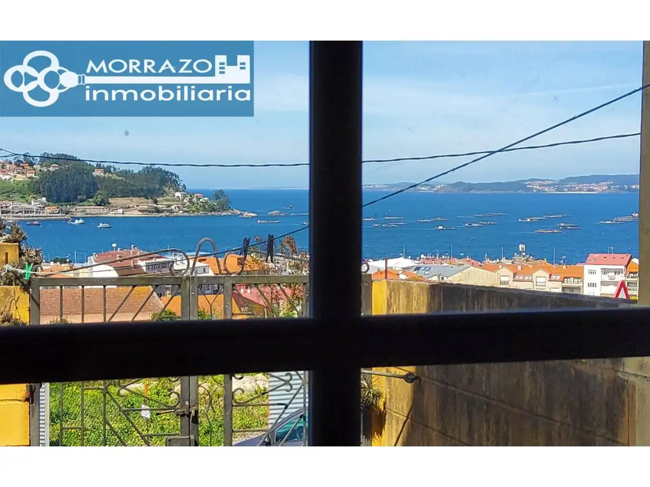Vista exterior de Casa o xalet en venda en Bueu amb Calefacció, Parquet i Moblat
