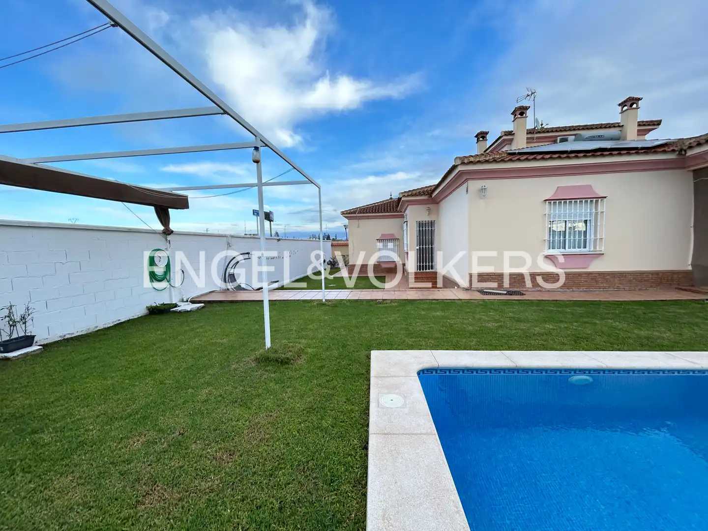 Casa amb piscina en venda a Castilleja de la Cuesta, imagen 6