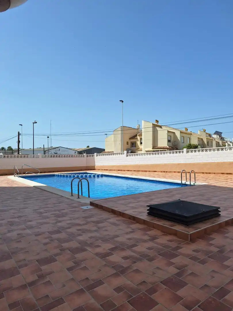 Piscina de Apartament en venda en Torrevieja amb Aire condicionat, Calefacció i Jardí privat