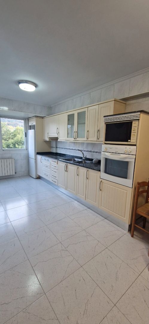 Kitchen of Flat for sale in Amorebieta-Etxano  with Heating, Furnished and Balcony