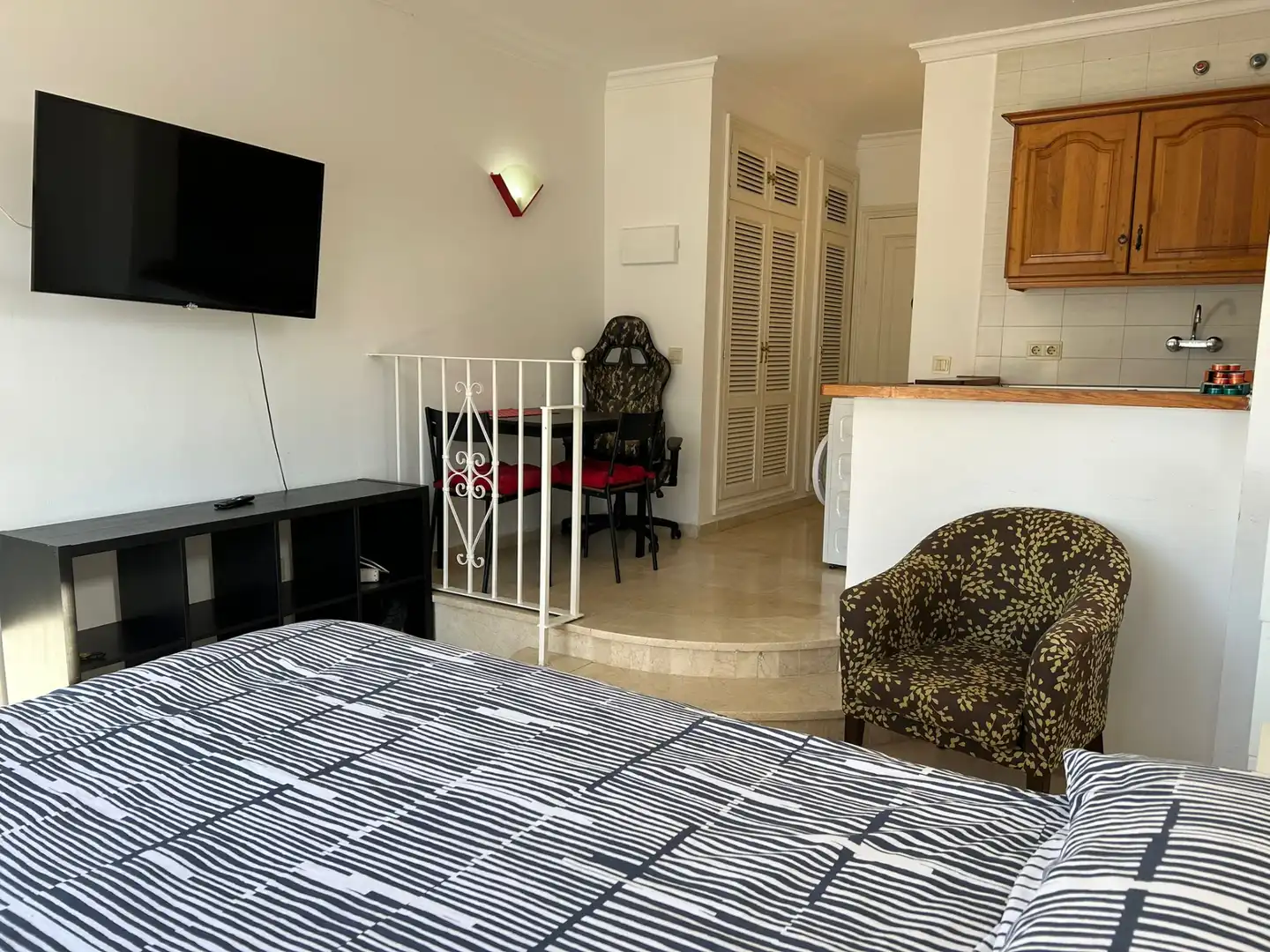 Habitación de Estudio de alquiler en Estepona con Aire acondicionado, Terraza y Amueblado