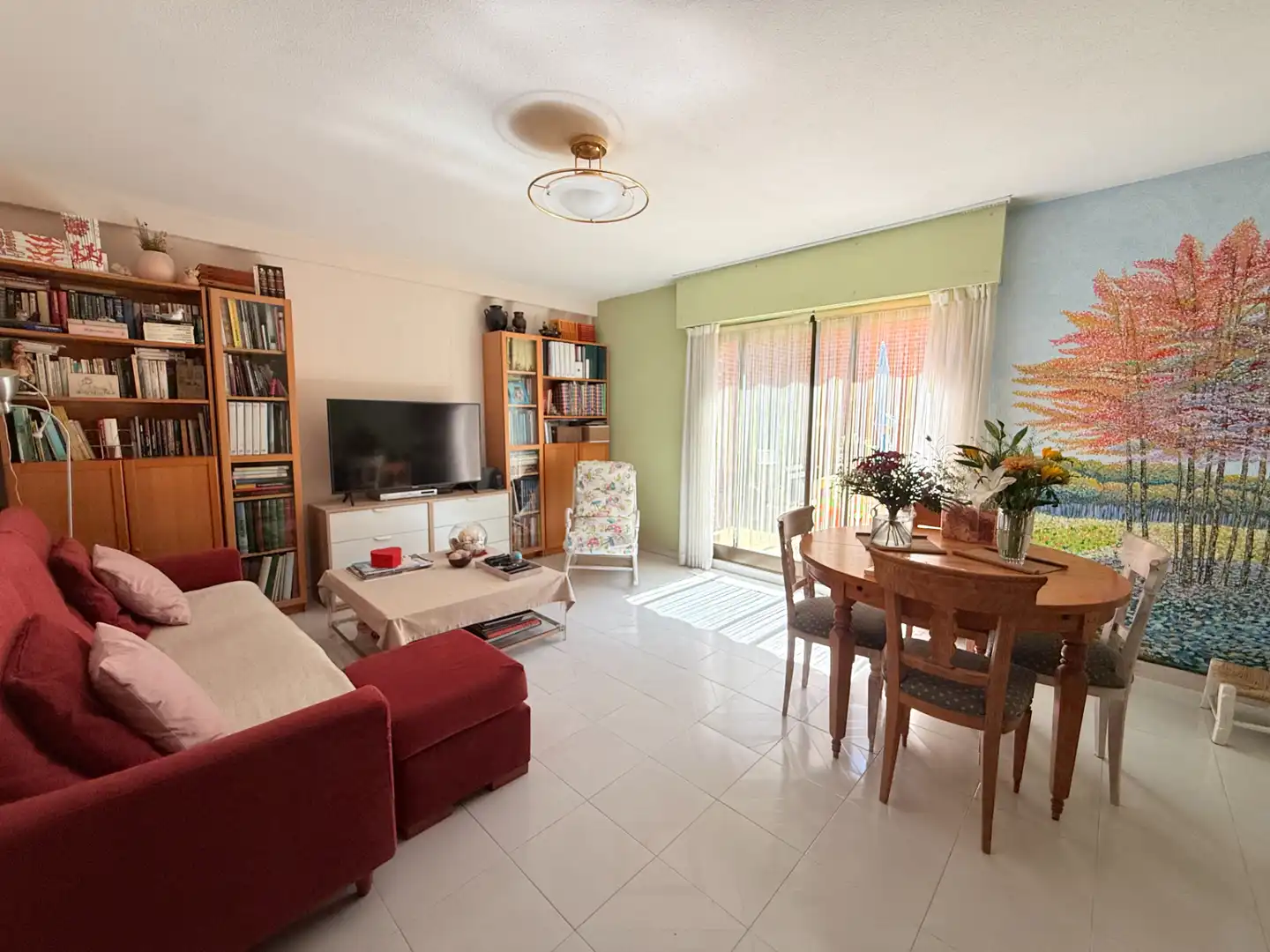 Sala de estar de Casa adosada en venta en San Sebastián de los Reyes con Aire acondicionado, Calefacción y Jardín privado