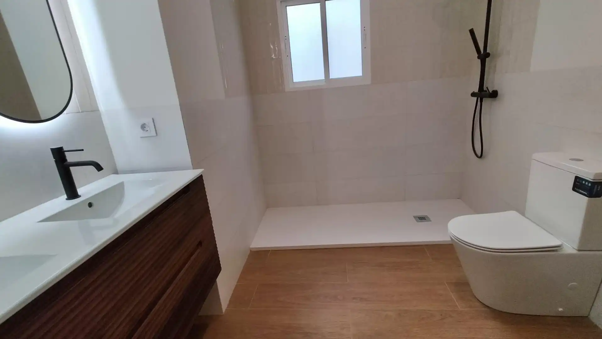 Bathroom of Flat for sale in Málaga  with Terrace and Balcony