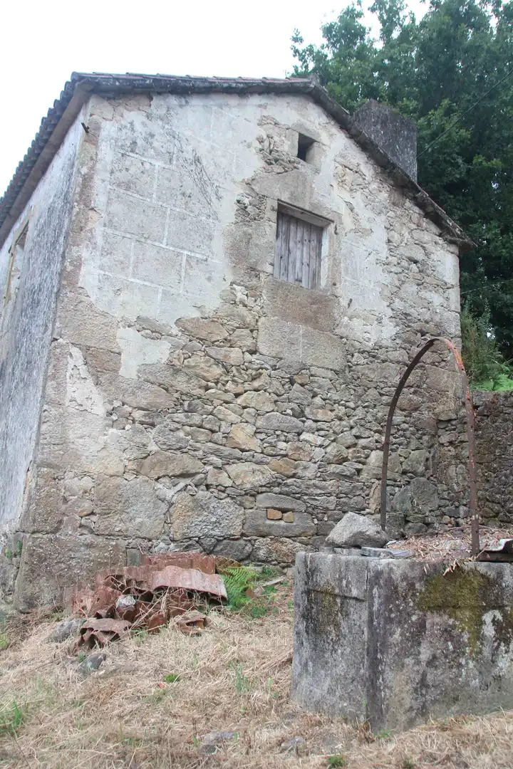 Außenansicht von Country house zum Verkauf in Rois