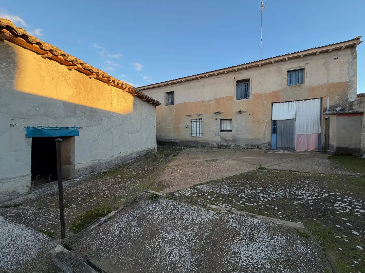 Vista exterior de Finca rústica en venda en Valdunquillo amb Calefacció, Terrassa i Traster