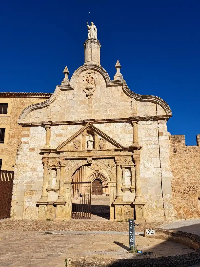 Vista exterior de Casa adosada en venta en Santa María de Huerta con Amueblado