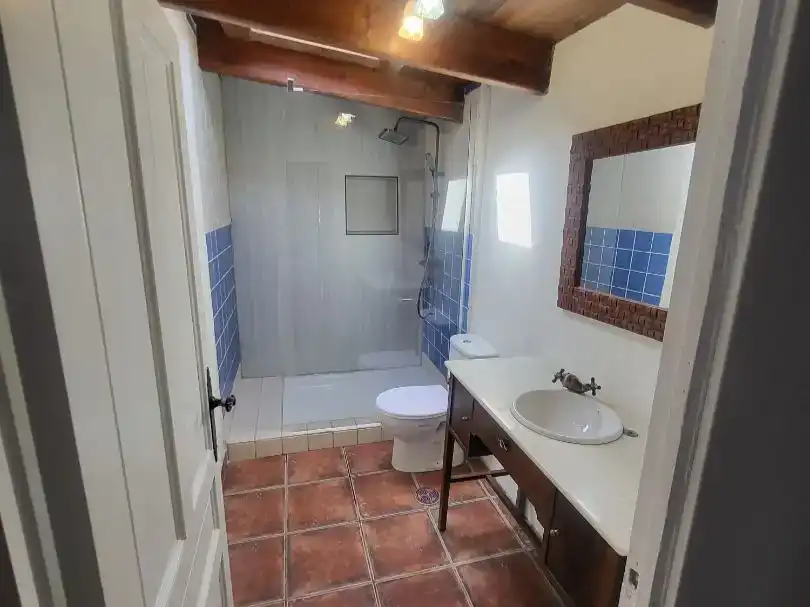 Badezimmer von Wohnung zur Miete in Villaviciosa mit Möbliert