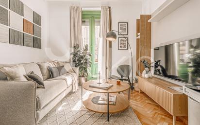 Sala d'estar de Apartament de lloguer en  Madrid Capital amb Aire condicionat