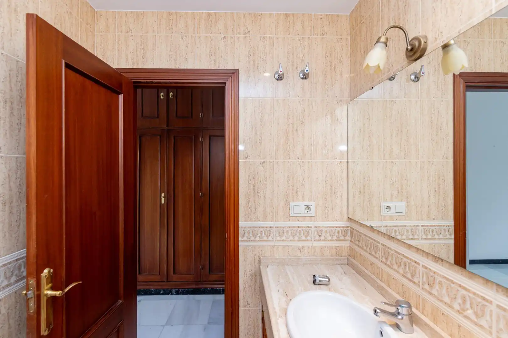 Baño de Piso de alquiler en Granada con Aire acondicionado, Calefacción y Terraza